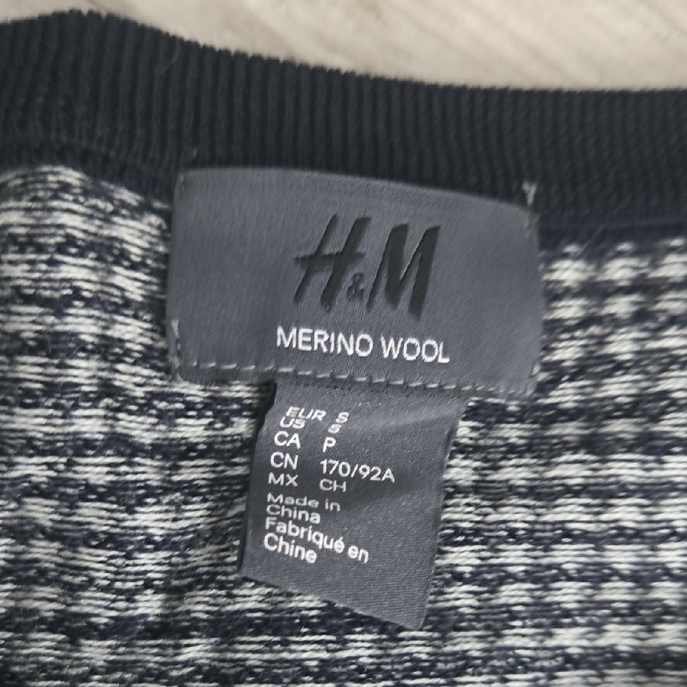 H&M Black and White Crewneck Sweater - Picture 3 of 3